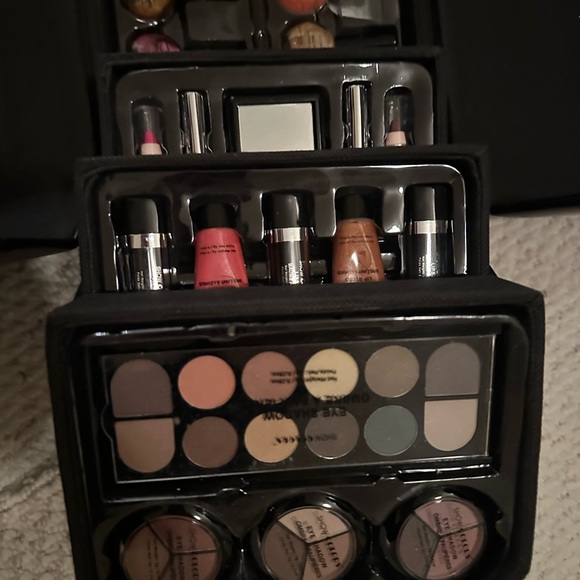 Brand new complete make up set kit case - Picture 7 of 9